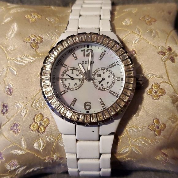 💎Guess White/Mother of Pearl/Swarovski‎ Crystal Emerald Cut Chrono Watch💎 - Picture 2 of 9